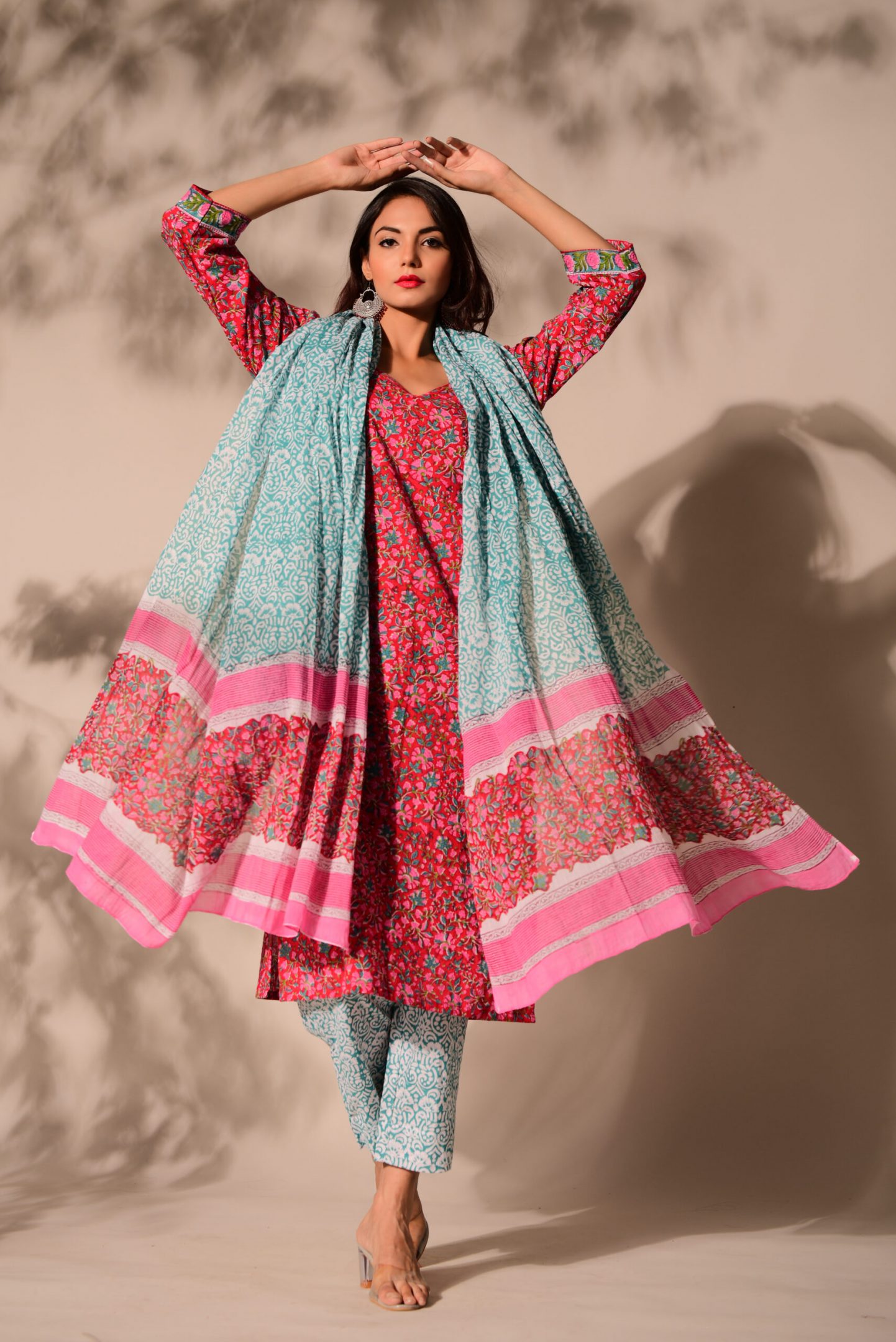 Women Cotton Red Floral Print Kurta main image 1