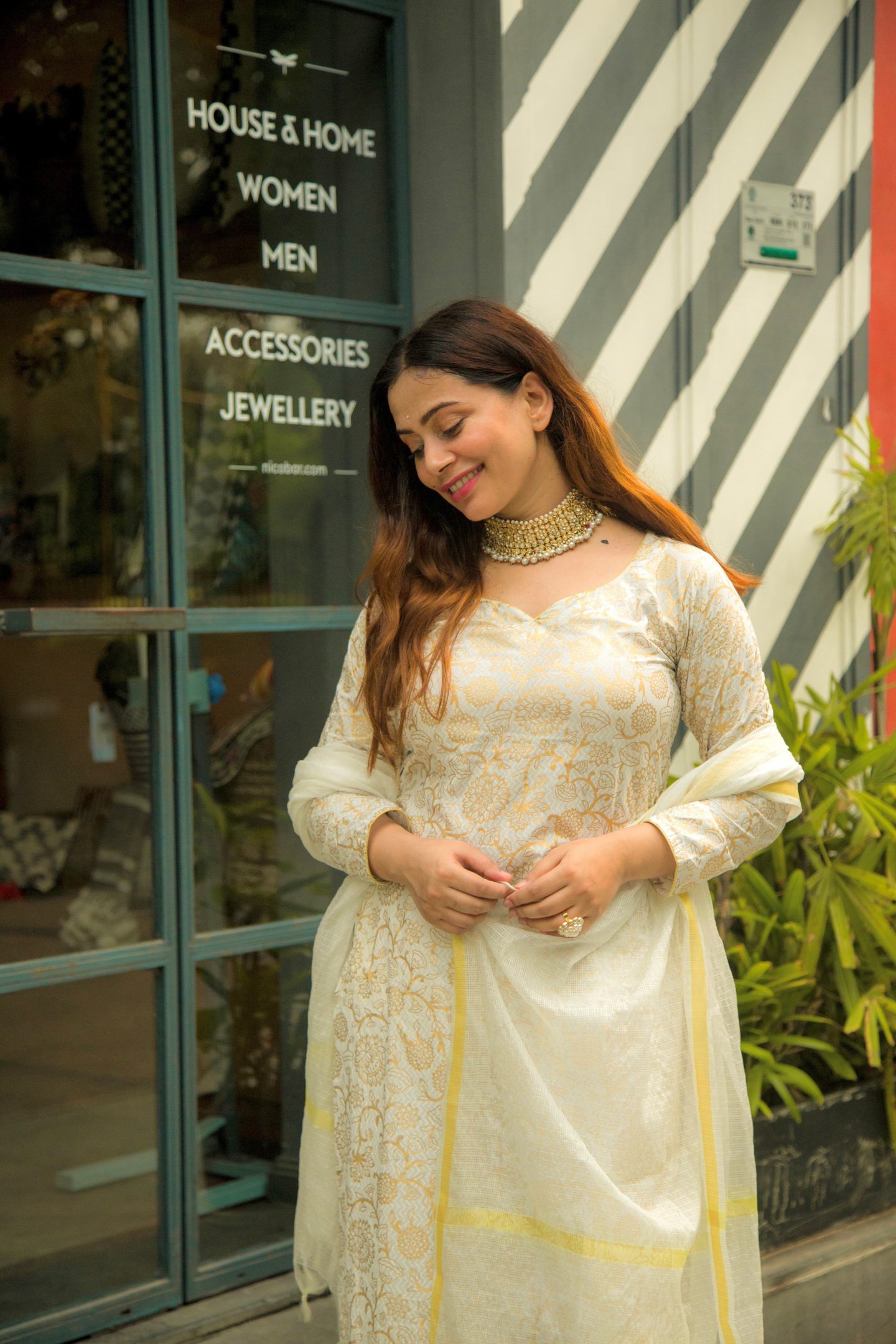 white dress suit design White Suit Designs Party Wear White Dresses White Shalwar Kameez party wear white dresses,white su