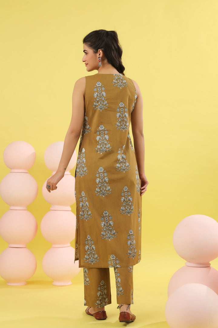Beige Sleeveless Cotton Set