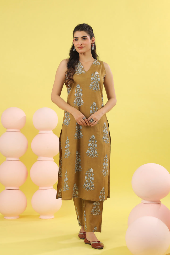 Beige Sleeveless Cotton Set
