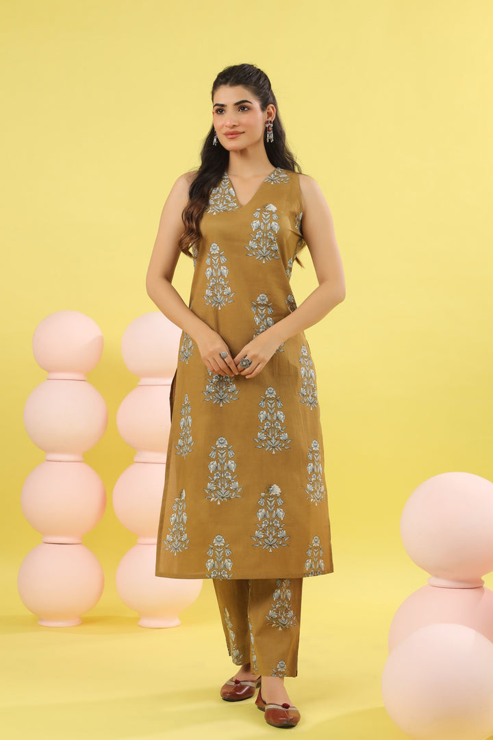 Beige Sleeveless Cotton Set