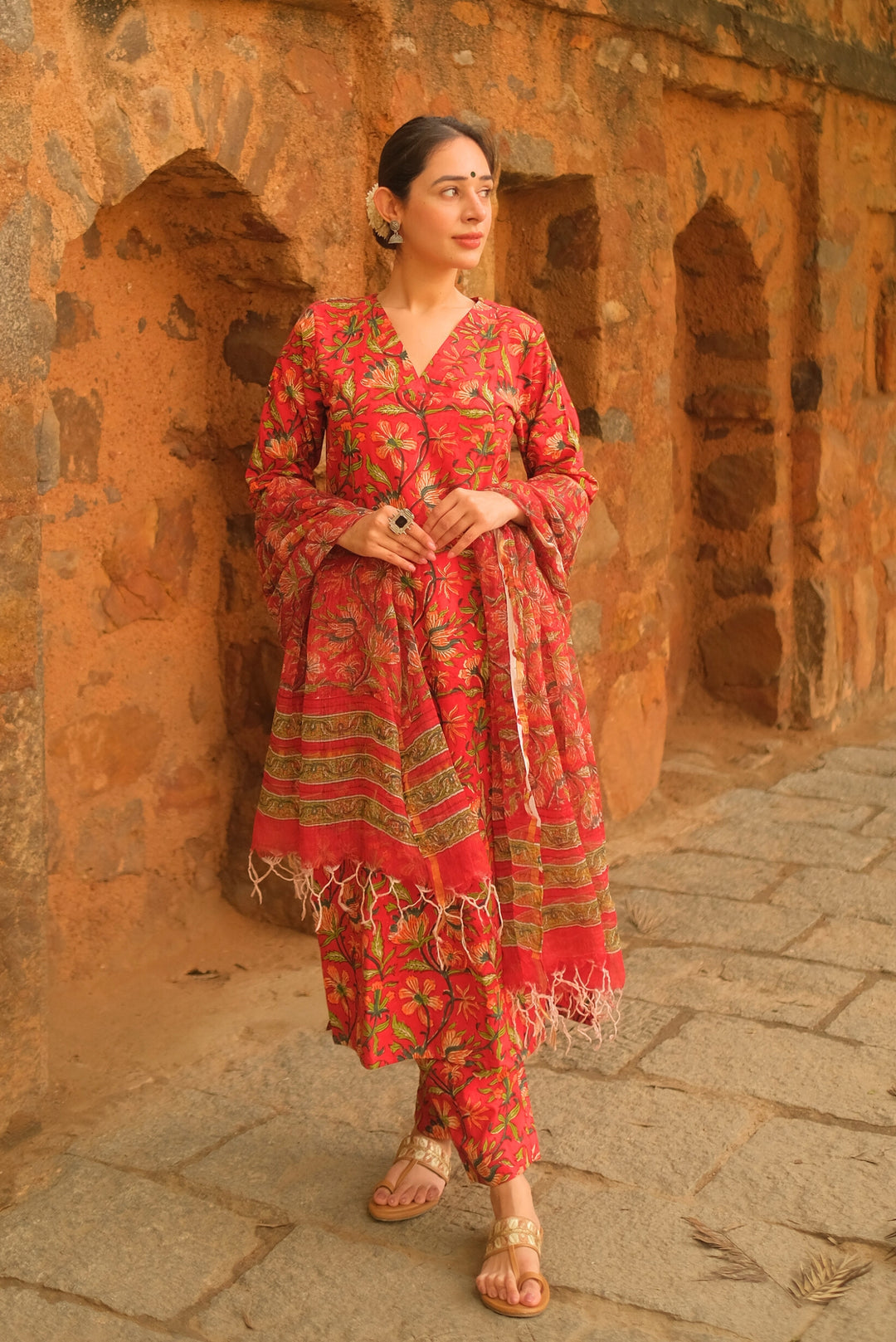 Red Kalamkari Suit Set DIMPLE DESIGN STUDIO Red Kalamkari Suit Set DIMPLE DESIGN STUDIO