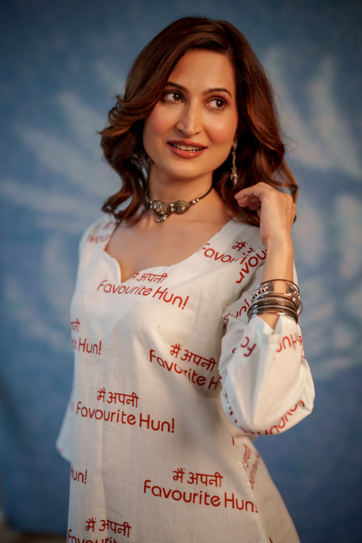 Kurta White "main apni favourite hun"
