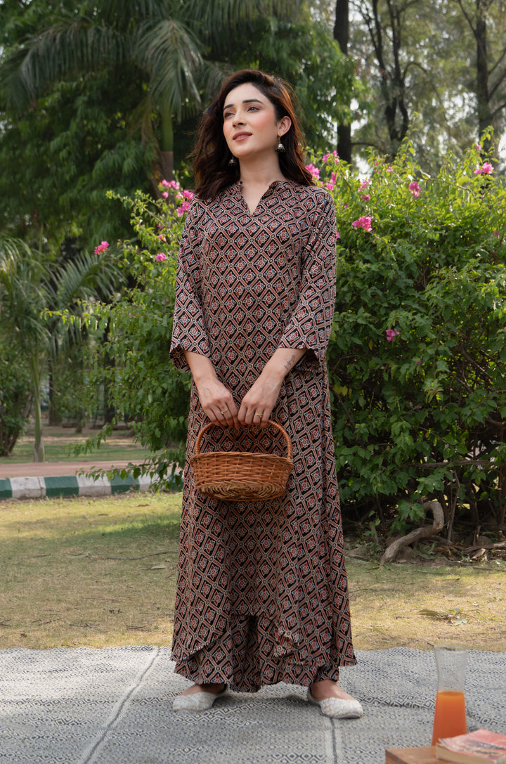 Falguni Akrakh Modal Satin Suit