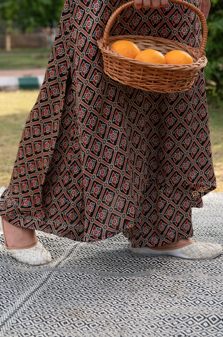 Falguni Akrakh Modal Satin Suit