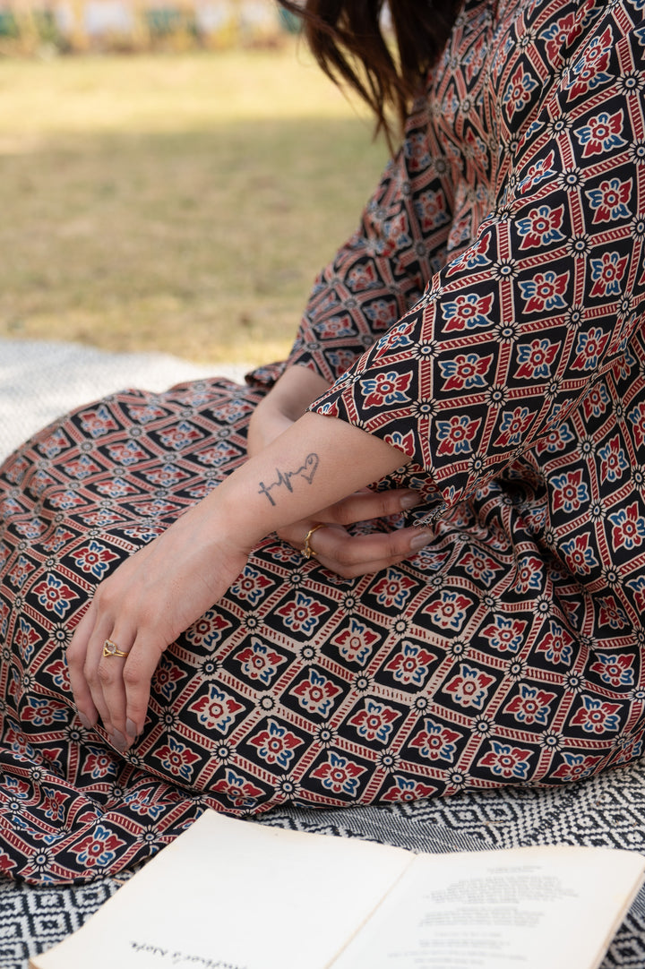 Falguni Akrakh Modal Satin Suit