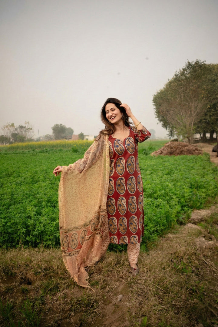 Red Handblock Straight Suit Set