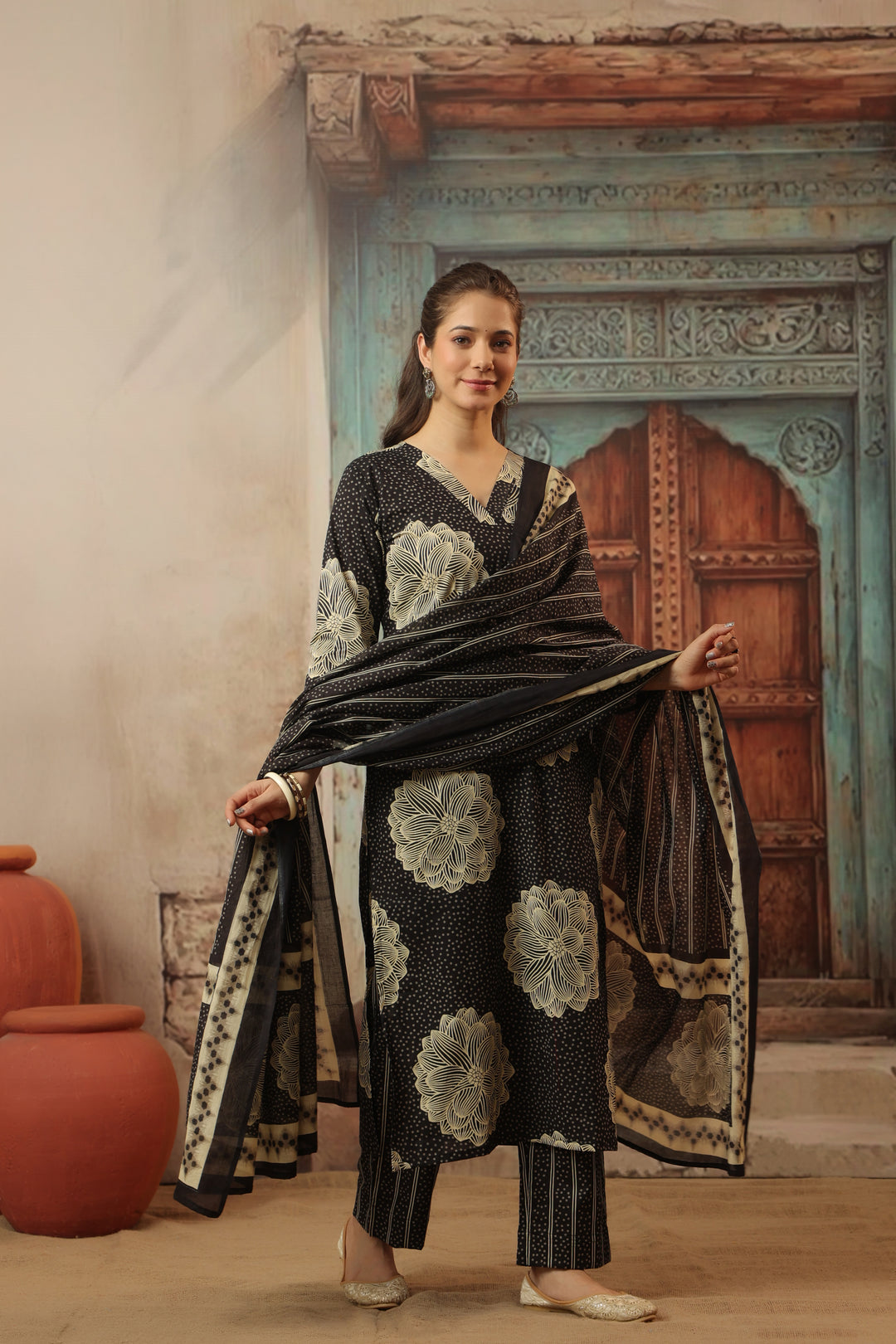 Veena Black Cotton Kurta Set