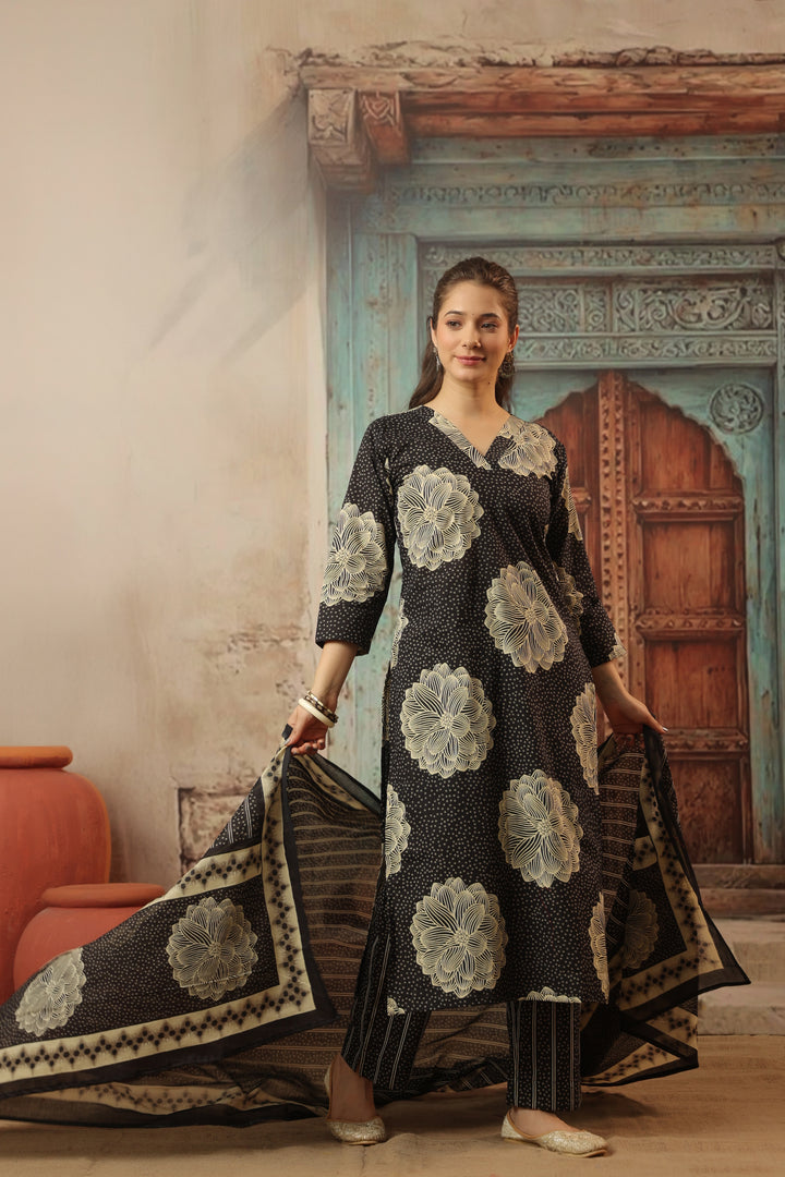 Veena Black Cotton Kurta Set