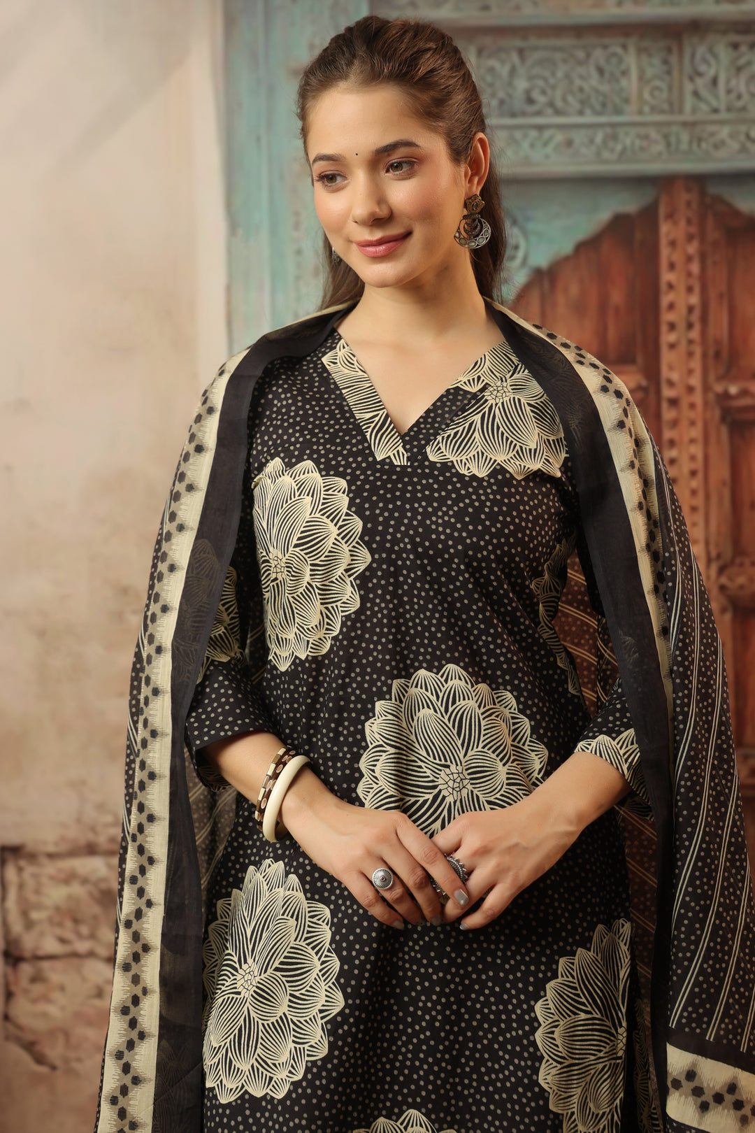 Veena Black Cotton Kurta Set