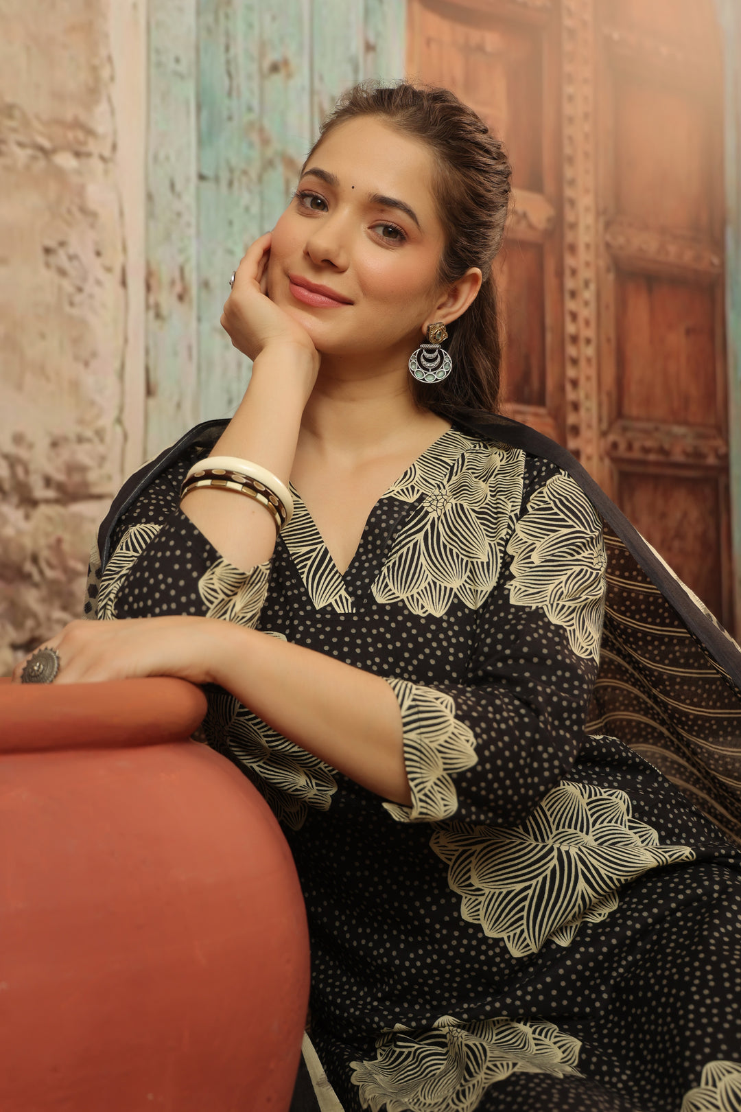 Veena Black Cotton Kurta Set
