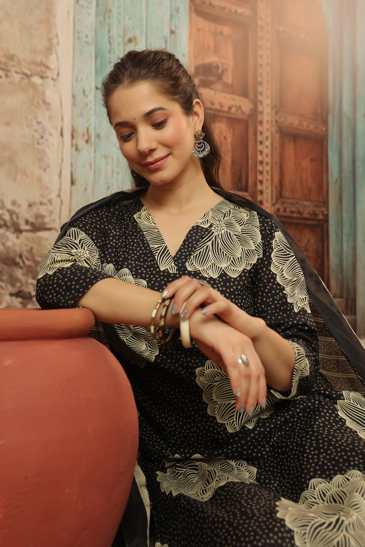 Veena Black Cotton Kurta Set